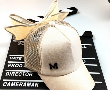 Актуална дамска шапка с козирка и панделка в различни цветове