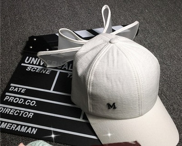 Актуална дамска шапка с козирка и панделка в различни цветове