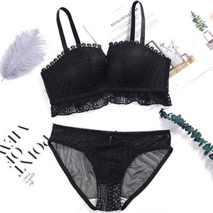 Κομψό εσώρουχο δαντέλα σε διάφορα χρώματα