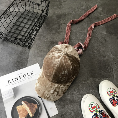 Μοντέρνο καπέλο με και συνδέσμους σε διάφορα χρώματα