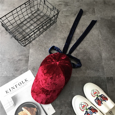 Μοντέρνο καπέλο με και συνδέσμους σε διάφορα χρώματα