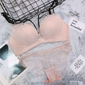 Стилен комплект дамско бельо в четири цвята