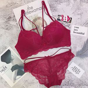 Стилен комплект дамско бельо в четири цвята