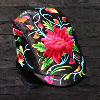 Γυναικείο φόρεμα  με διαφορετικό κέντημα