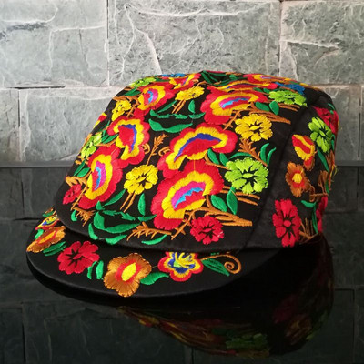 Γυναικείο φόρεμα  με διαφορετικό κέντημα