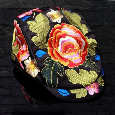 Γυναικείο φόρεμα  με διαφορετικό κέντημα