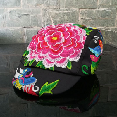 Γυναικείο φόρεμα  με διαφορετικό κέντημα