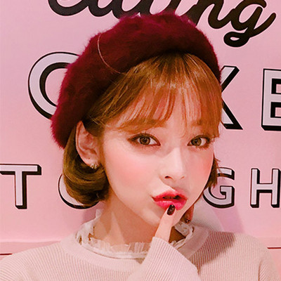 Pălărie modernă de puf pentru femei în diferite culori - două modele