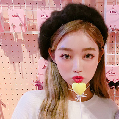 Pălărie modernă de puf pentru femei în diferite culori - două modele