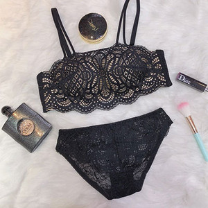 Γυναικεία εσώρουχα σε διάφορα χρώματα