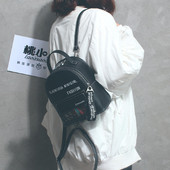 Μοντέρνο δερμάτινο σακίδιο με επιγραφή σε τρία χρώματα