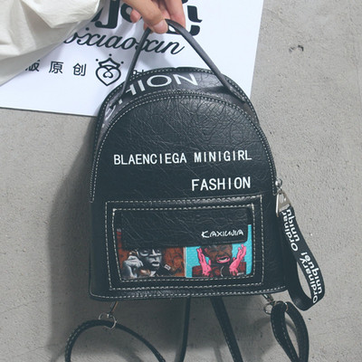 Μοντέρνο δερμάτινο σακίδιο με επιγραφή σε τρία χρώματα