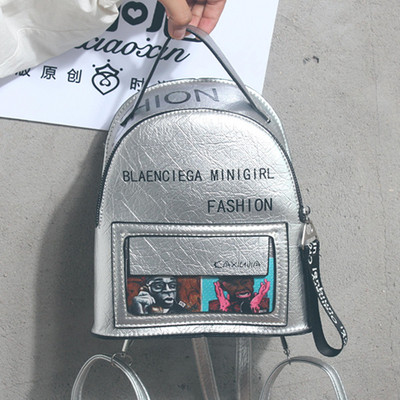 Μοντέρνο δερμάτινο σακίδιο με επιγραφή σε τρία χρώματα