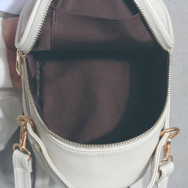 Kis női hátizsák több színben hímzéssel