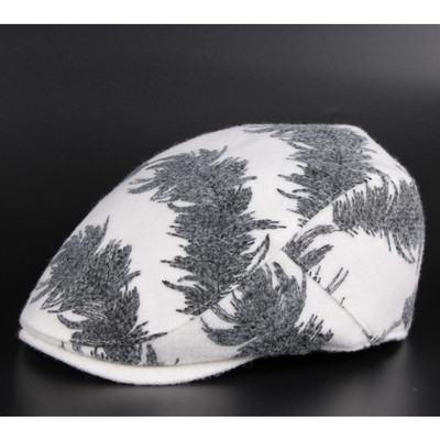 Модерен мъжки каскет с апликация в два цвята