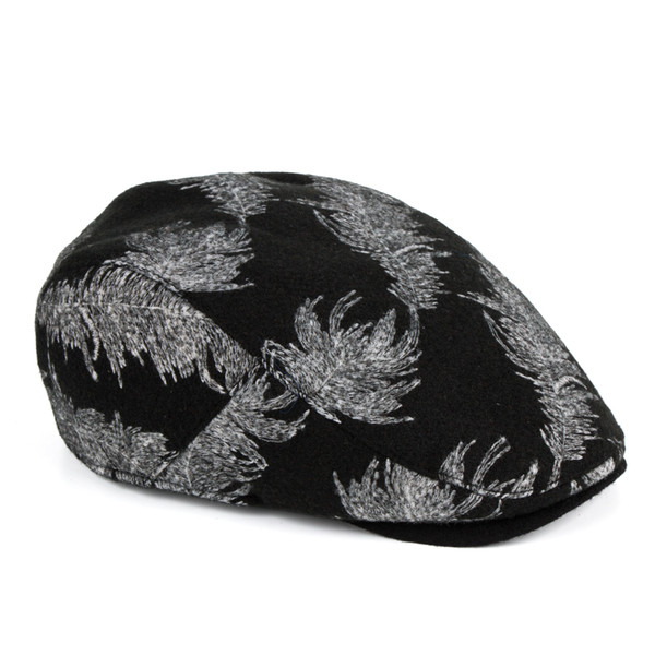 Модерен мъжки каскет с апликация в два цвята