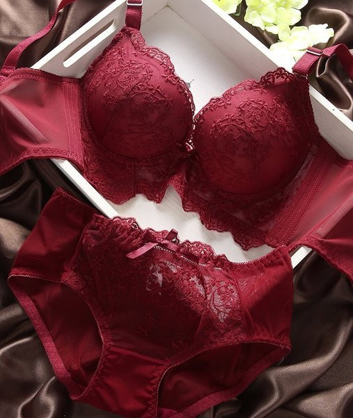 Set de lenjerie elegantă de damă în cinci culori