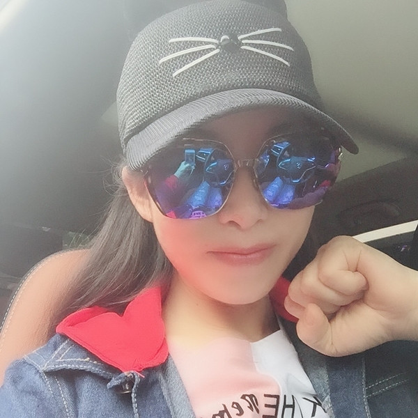 Palarie moderna de dama cu vizor in diferite culori