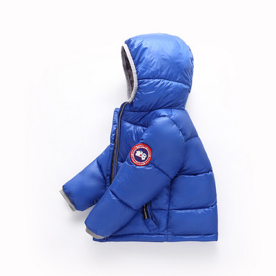 Moдерно детско яке с емблема подходящо за момчета и момичета