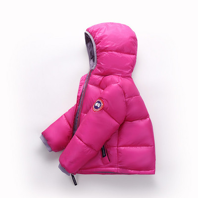 Geaca moderna pentru copii cu emblema potrivita pentru baieti si fete