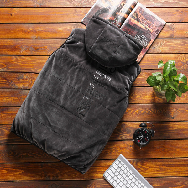 Мъжки елек в черен и сив цвят с качулка и джобове