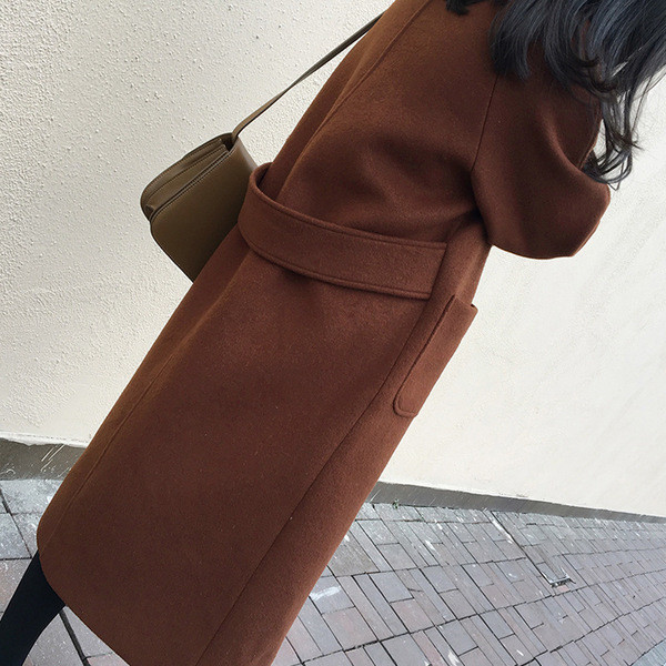 Модерно дамско палто с джобове и V-образна яка в два цвята 