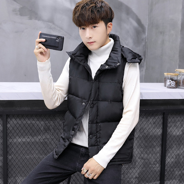 Мъжки спортен елек с джобове и щампа на гърба