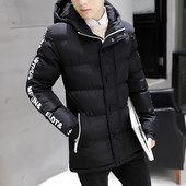 Плътно мъжко яке в черен цвят с надписи и качулка