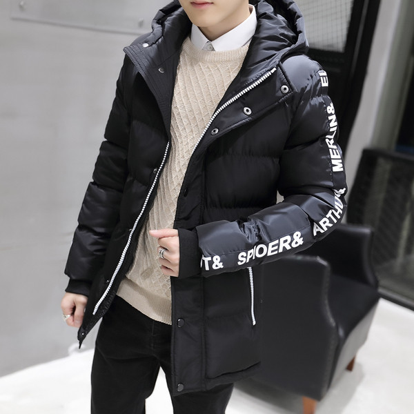 Плътно мъжко яке в черен цвят с надписи и качулка