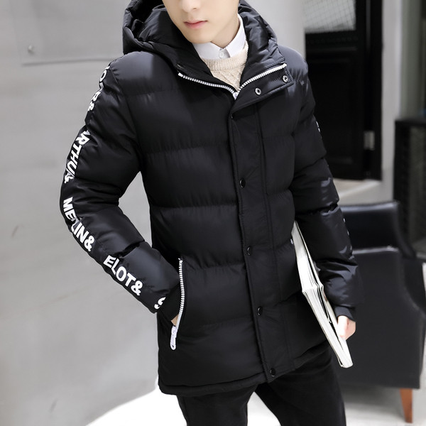 Плътно мъжко яке в черен цвят с надписи и качулка