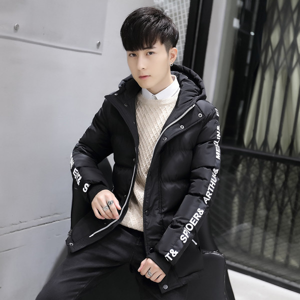 Плътно мъжко яке в черен цвят с надписи и качулка