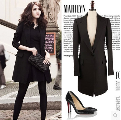 Стилно дамско палто с джобове в черен и бял цвят 