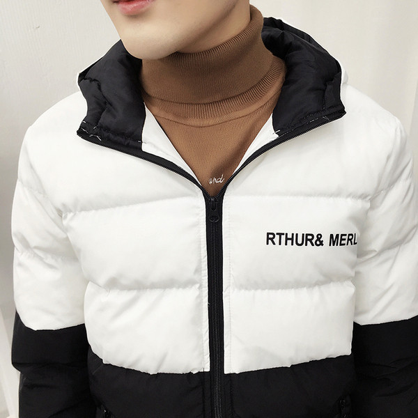 Мъжко спортно яке с качулка и надпис в бял и черен цвят