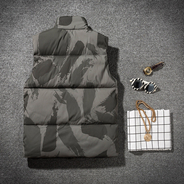 Мъжки елек в тъмни цветове