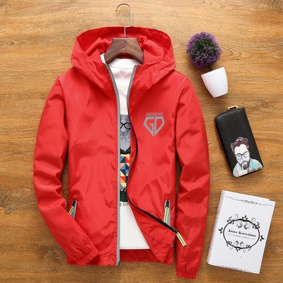 Мъжко ежедневно яке с надпис и качулка