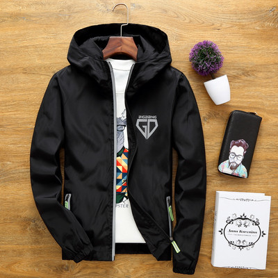 Мъжко ежедневно яке с надпис и качулка