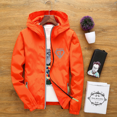 Мъжко ежедневно яке с надпис и качулка