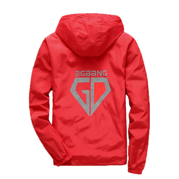 Мъжко ежедневно яке с надпис и качулка