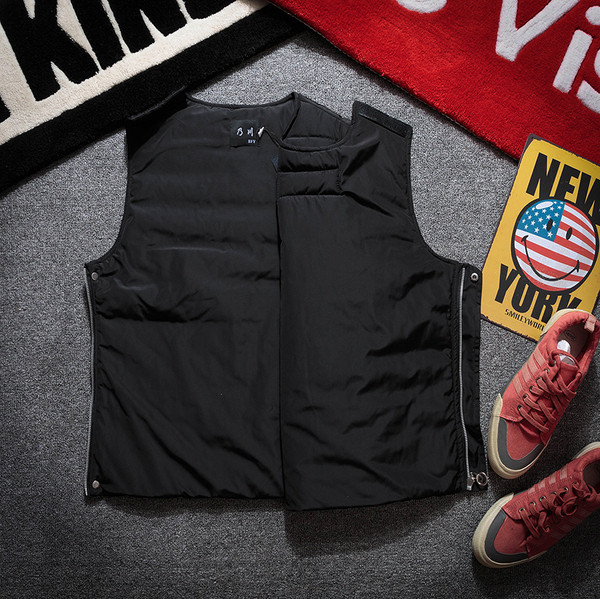 Мъжки модерен елек със странично закопчаване и преден джоб