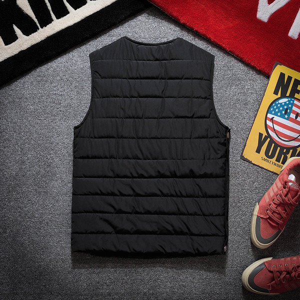 Мъжки модерен елек със странично закопчаване и преден джоб