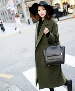 Модерно дамско палто широк модел  с V-образно декотелте в няколко цвята