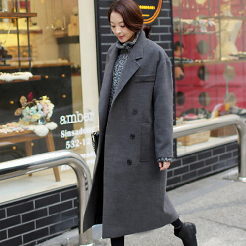 Модерно дамско палто широк модел  с V-образно декотелте в няколко цвята 