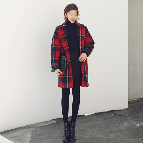 Ежедневно дамско карирано  палто с v-образна яка широк модел 