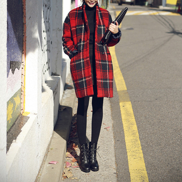 Ежедневно дамско карирано  палто с v-образна яка широк модел 