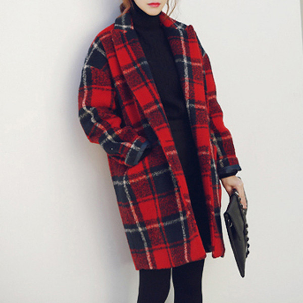 Ежедневно дамско карирано  палто с v-образна яка широк модел 
