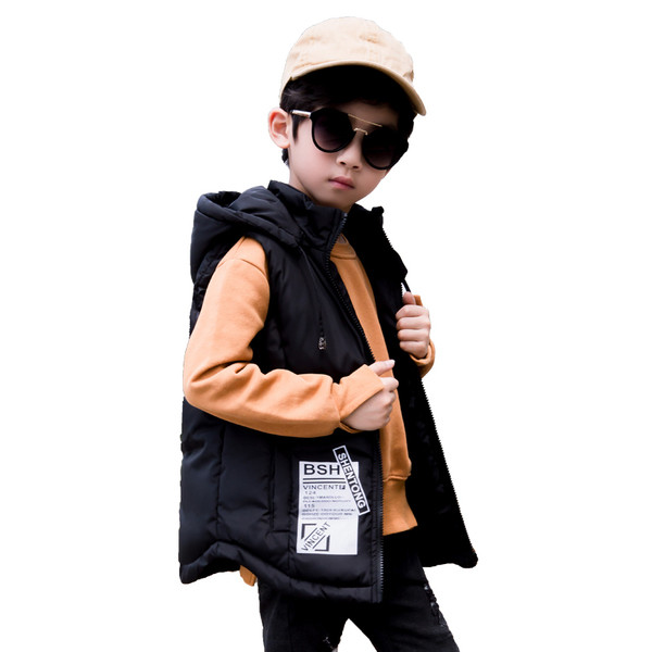 Модерен детски елек за момчета в три цвята с надпис на гърба