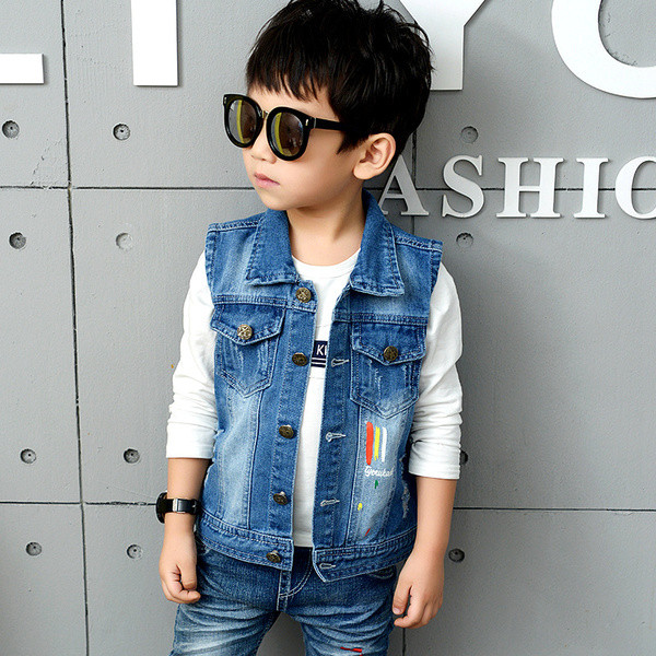 Модерен детски дънков елек за момчета с надпис на гърба