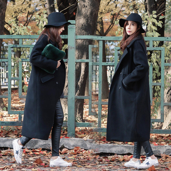 Ежедневно дамско палто  с V-образна яка и копчета 