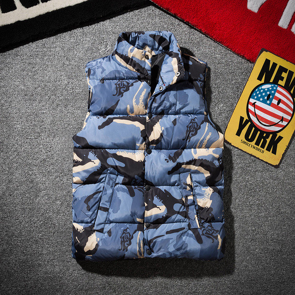 Модерен мъжки  елек с камуфлажен десен в няколко цвята 