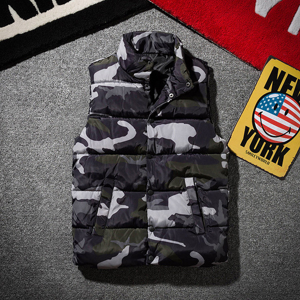 Модерен мъжки  елек с камуфлажен десен в няколко цвята 